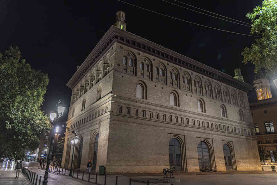 Zaragoza 051 - La Lonja.jpg